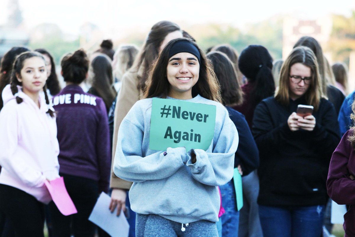 RiverviewYB's tweet photo. Students at Riverview participate in a national walkout! @ItsTonyChase @Riverview_HS https://t.co/NmWa7EtvwM