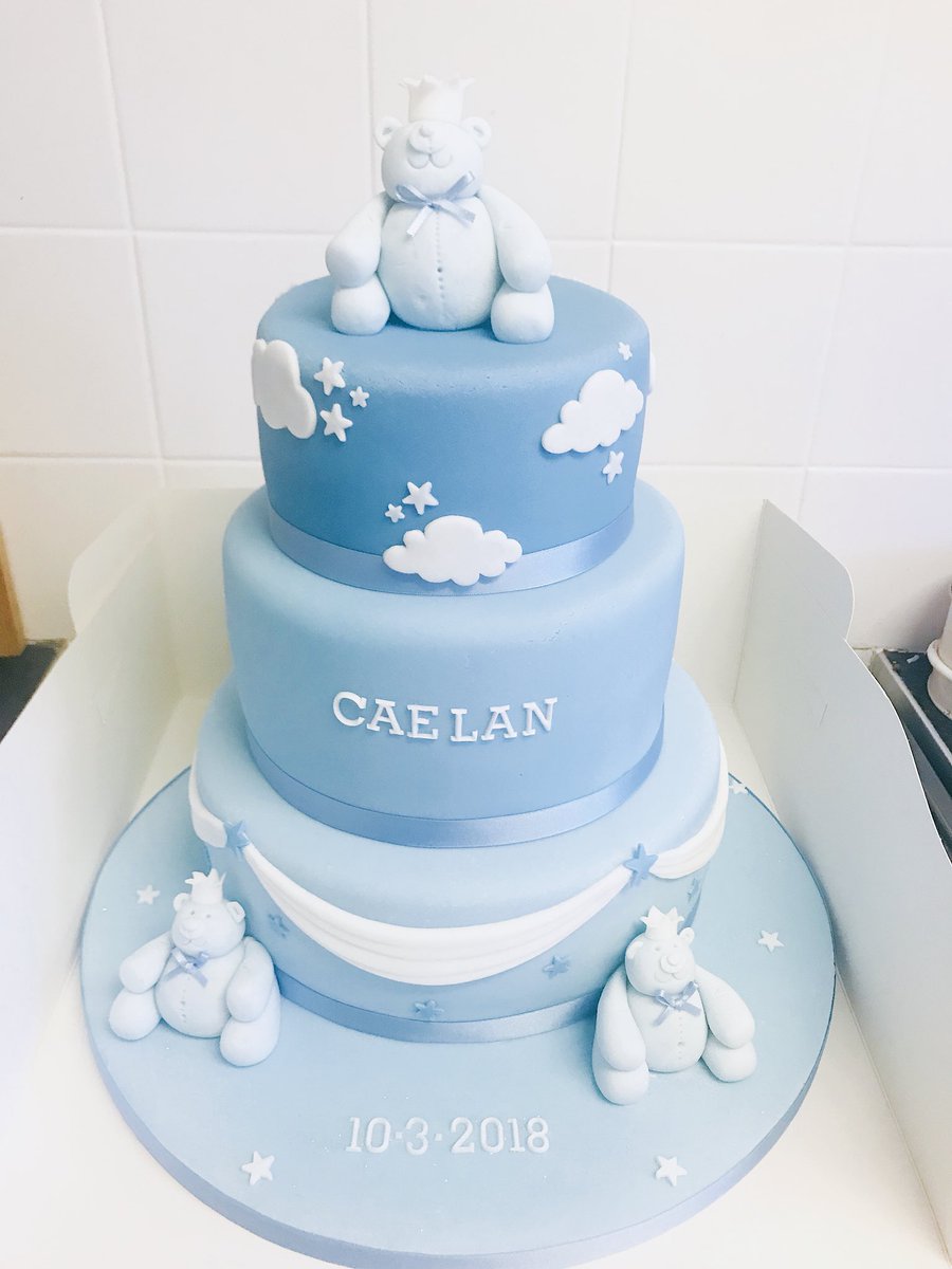 donna1237's tweet image. Her is my favourite recent cake 😍 @Tamara__Fran pick a cake for your birthday x