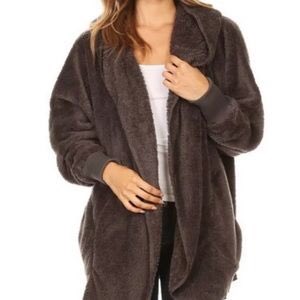 lolas_nj's tweet photo. BLACK, TAN, & CHARCOAL 🐻Bear Coats🐻 are on their way to LOLA’S‼️Pre-order yours today before they’re sold out☑️ #bearcoats #bearcoat #bearjacket #bearjackets #lolas #lolasnj #nj #newjersey #manalapan #manalapannj #manalapannewjersey #cool #shopping #preorder #bestseller https://t.co/7POCwbpltq