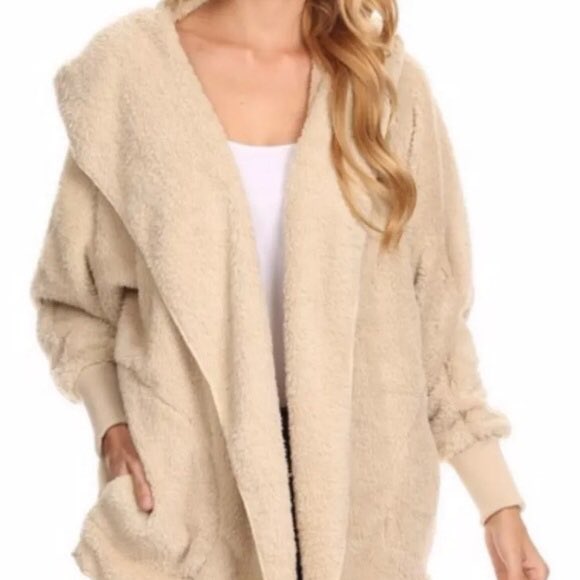 lolas_nj's tweet photo. BLACK, TAN, & CHARCOAL 🐻Bear Coats🐻 are on their way to LOLA’S‼️Pre-order yours today before they’re sold out☑️ #bearcoats #bearcoat #bearjacket #bearjackets #lolas #lolasnj #nj #newjersey #manalapan #manalapannj #manalapannewjersey #cool #shopping #preorder #bestseller https://t.co/7POCwbpltq