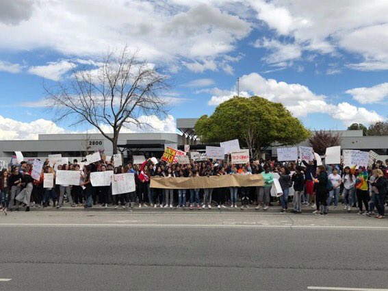 dezilorelli's tweet photo. Today I was apart of something bigger than myself. No student should have to be afraid nor should I be afraid when my niece goes to school. “4.0 NOT .40”  #neveragain #NationalStudentWalkout  #NationalWalkOutDay 📸: @sthswalkout @sabelamarieKBAK https://t.co/SHKSWKeh1v