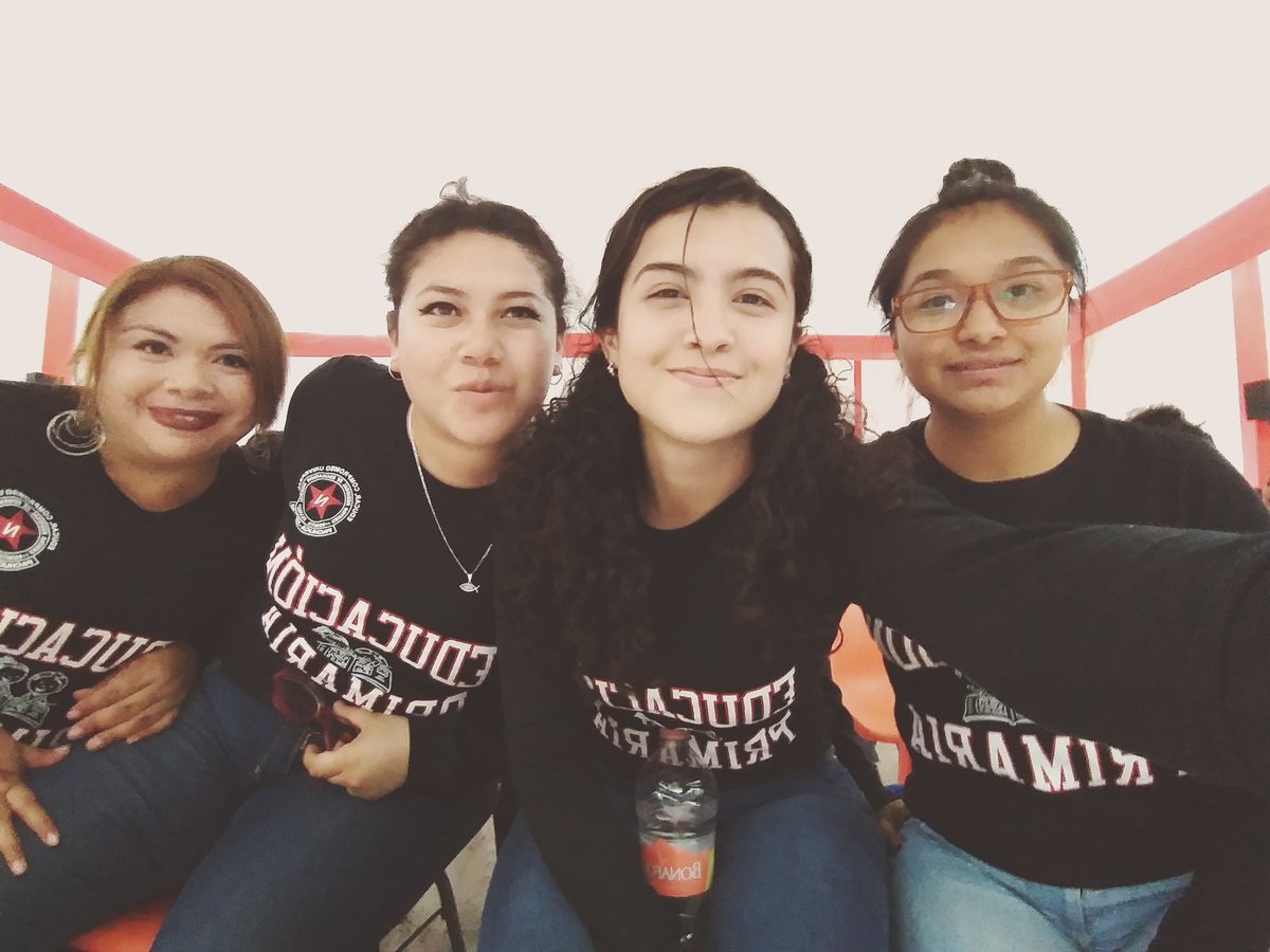Fer_RamirezP's tweet photo. Disfrutando el aniversario.
#LXXXII #CREN #LEPRI https://t.co/ucktUPFzm2