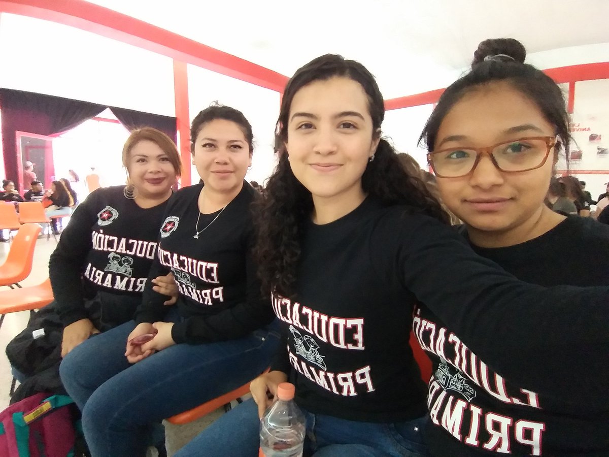 Fer_RamirezP's tweet photo. Disfrutando el aniversario.
#LXXXII #CREN #LEPRI https://t.co/ucktUPFzm2