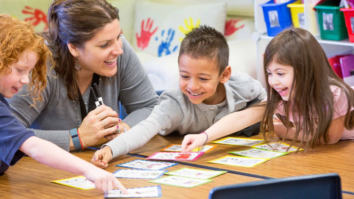 edutopia's tweet photo. Songs and games can be used to teach the basics of computer science to young students in age-appropriate ways—without a screen. https://t.co/O385I3TCGv https://t.co/E0nfGC7Ghv