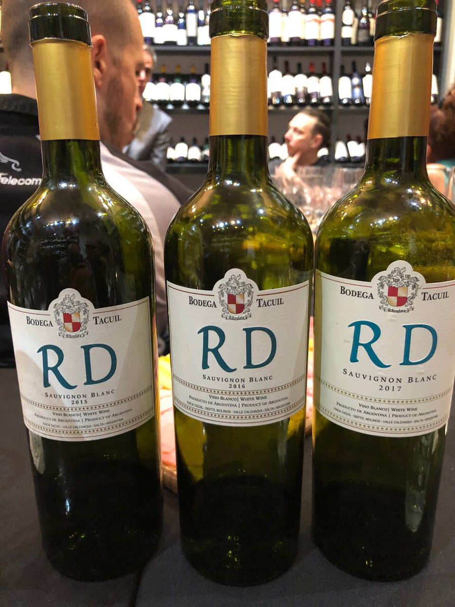 OzonoWines's tweet photo. #MiniVertical RD Sauvignon Blanc 2015 - 2016 - 2017 #DegusEnOzono #MiercolesDeOzono @bodegatacuil @FMorelliRubio https://t.co/r8RZzLoVk9