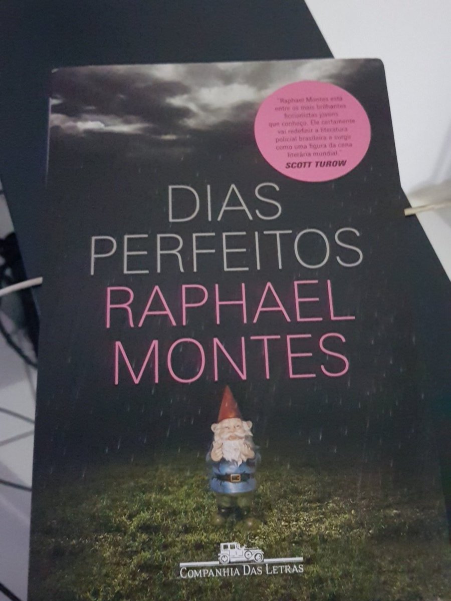 Gmansur_'s tweet photo. Livros do Raphael Montes é 👌 https://t.co/RU8BVjJKTp