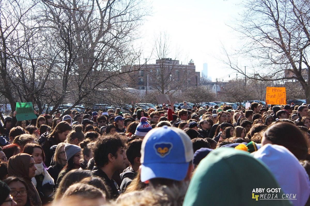 LTMediaCrew's tweet photo. 3.14.18 #nationalwalkoutday #enough #whenwillitstop #neveragain #lanetechmediacrew @LaneTech1440 @ChiPubSchools https://t.co/kGGqS3JVhg