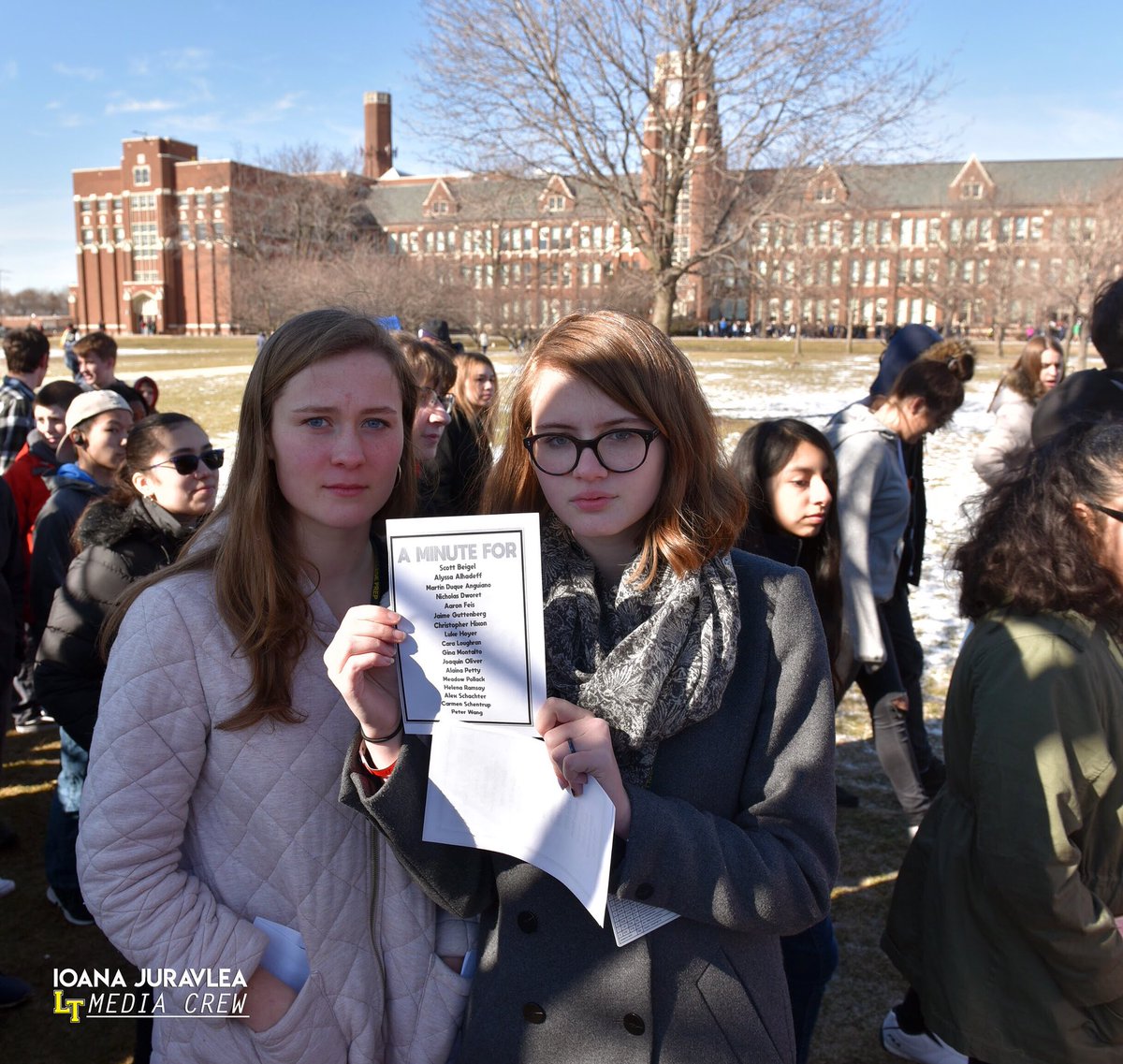 LTMediaCrew's tweet photo. 3.14.18 #nationalwalkoutday #enough #whenwillitstop #neveragain #lanetechmediacrew @LaneTech1440 @ChiPubSchools https://t.co/nxjeErR5l4
