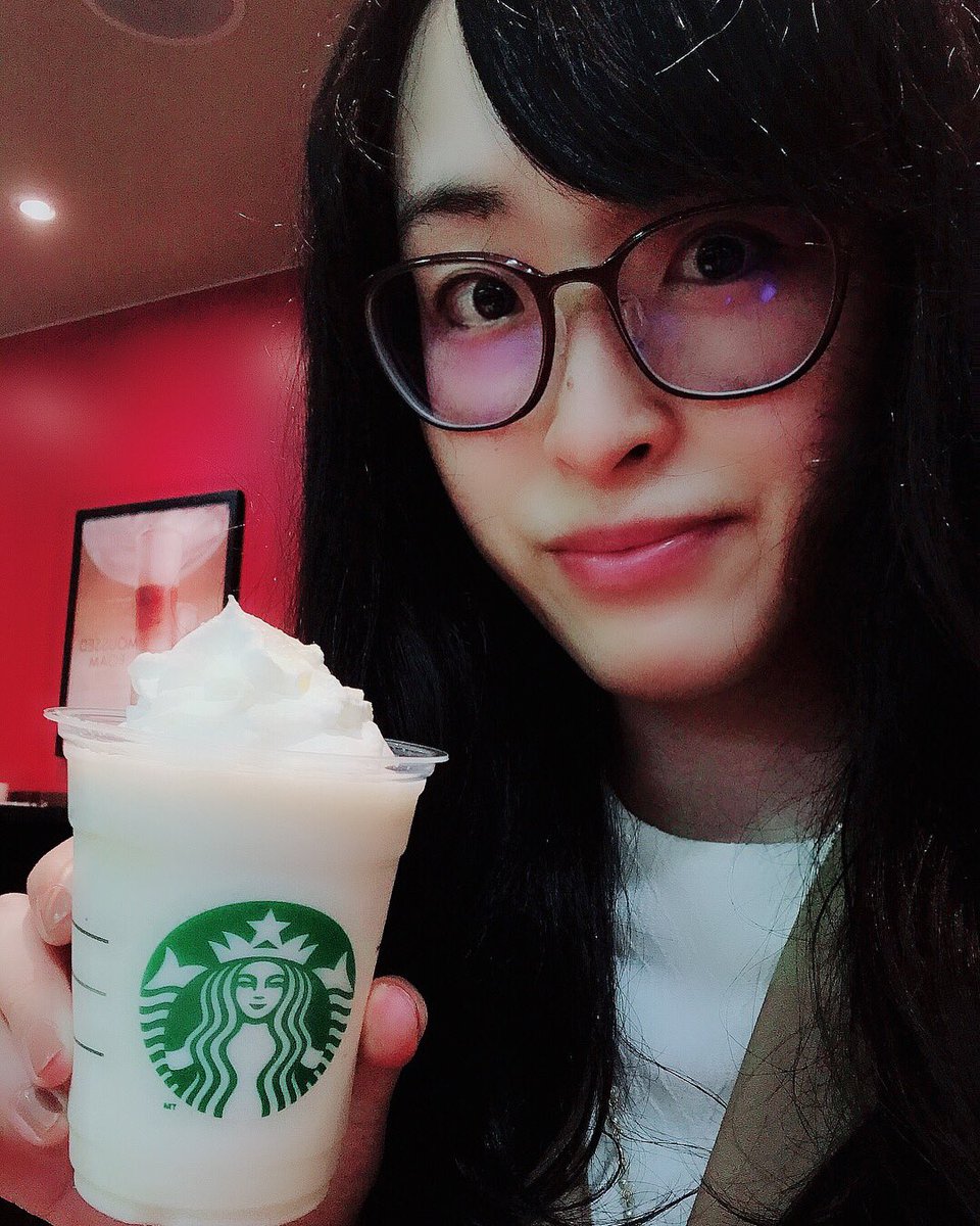hitomiiyaoki's tweet photo. 終わった…確定申告＼(^o^)／
勝利のアサバ！今日からのホワイトブリューコーヒー&amp;マカダミアフラペチーノ😃🌸
 End…my filing tax returns＼(^o^)／
Winner's morning Starbucks!White Brewed Coffee&amp;Macadamia Frappuccino😃🌸
#確定申告 #スターバックス #filingtaxreturns https://t.co/uZgnuNYZlv