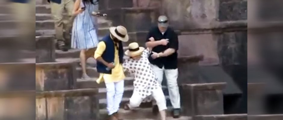MightyCassandra's tweet photo. @Cernovich Let me be the first to say that if @HillaryClinton is an alien life form, we are all perfectly safe because even my Dead Grandmother can outrun that b**ch on the stairs🤣😂#WednesdayWisdom #APassageToIndia #StairsOfDeath #Aliens #FollowTheWhiteRabbit https://t.co/EaI468GRyc