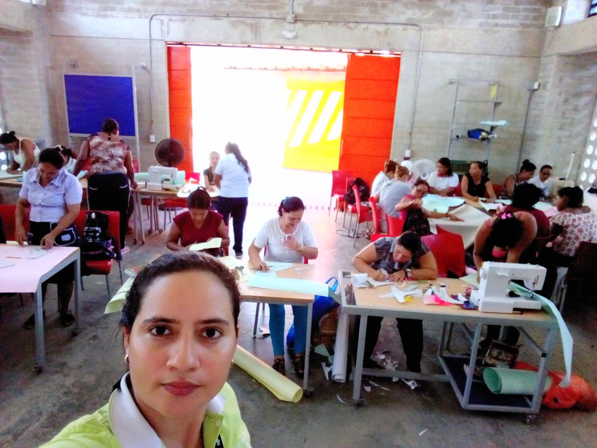 ARTE1SENACFMA's tweet image. Continuamos Felices nuestra labor. #SENACFMAestáDeModa
#FormaciónComplementaria
#ParqueYamesies
#Confección
#RopaInteriorFemenina