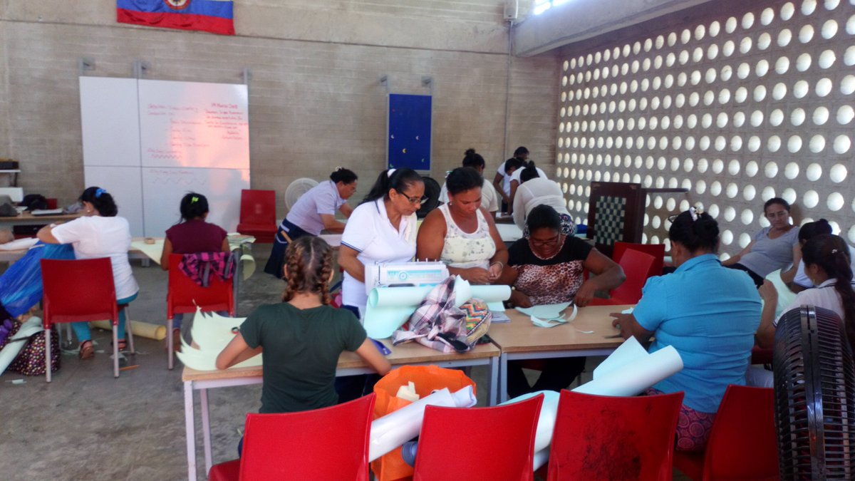 ARTE1SENACFMA's tweet image. Continuamos Felices nuestra labor. #SENACFMAestáDeModa
#FormaciónComplementaria
#ParqueYamesies
#Confección
#RopaInteriorFemenina