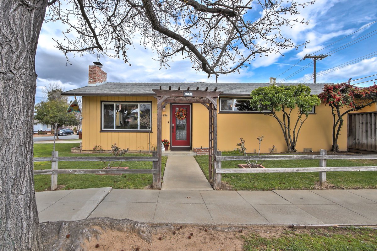 ClimbListings's tweet photo. Cambrian Park Charmer, Listed at $948,000 By @MuellerSells &amp; Chris Zanger
https://t.co/eyh2dZqV8V
#SBRE #RealEstate #SanJose #ClimbInnovates https://t.co/nXVzFHzpw8