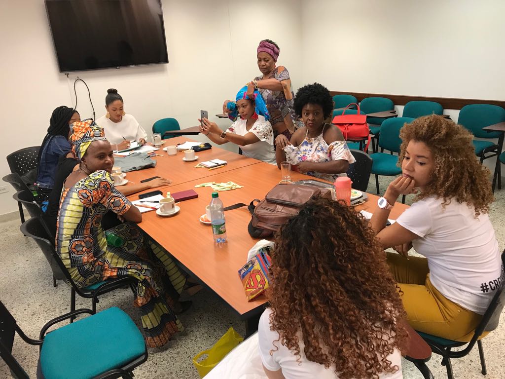 dany_matu's tweet photo. Planeamos el lanzamiento de #AfroNet, comunidad virtual de mujeres afro emprendedoras de Medellín https://t.co/0n3nMON8Hl