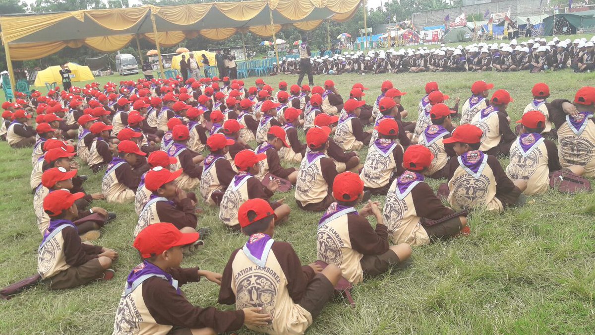 uptdblsari's tweet photo. Perkemahan Banyuwangi Education Jambore yg digagas oleh Dinas Pendidikan bekerja sama dg Kwarcab gerakan pramuka kab bwi dibuka oleh Wakil Bupati selaku Ka Kwarcab kab bwi berjalan lancar, tidak ketinggalan kontingen kwaran blimbingsari ikut serta @AzwarAnas_A3 @sulihtiyono3 https://t.co/DSqesmVDLD