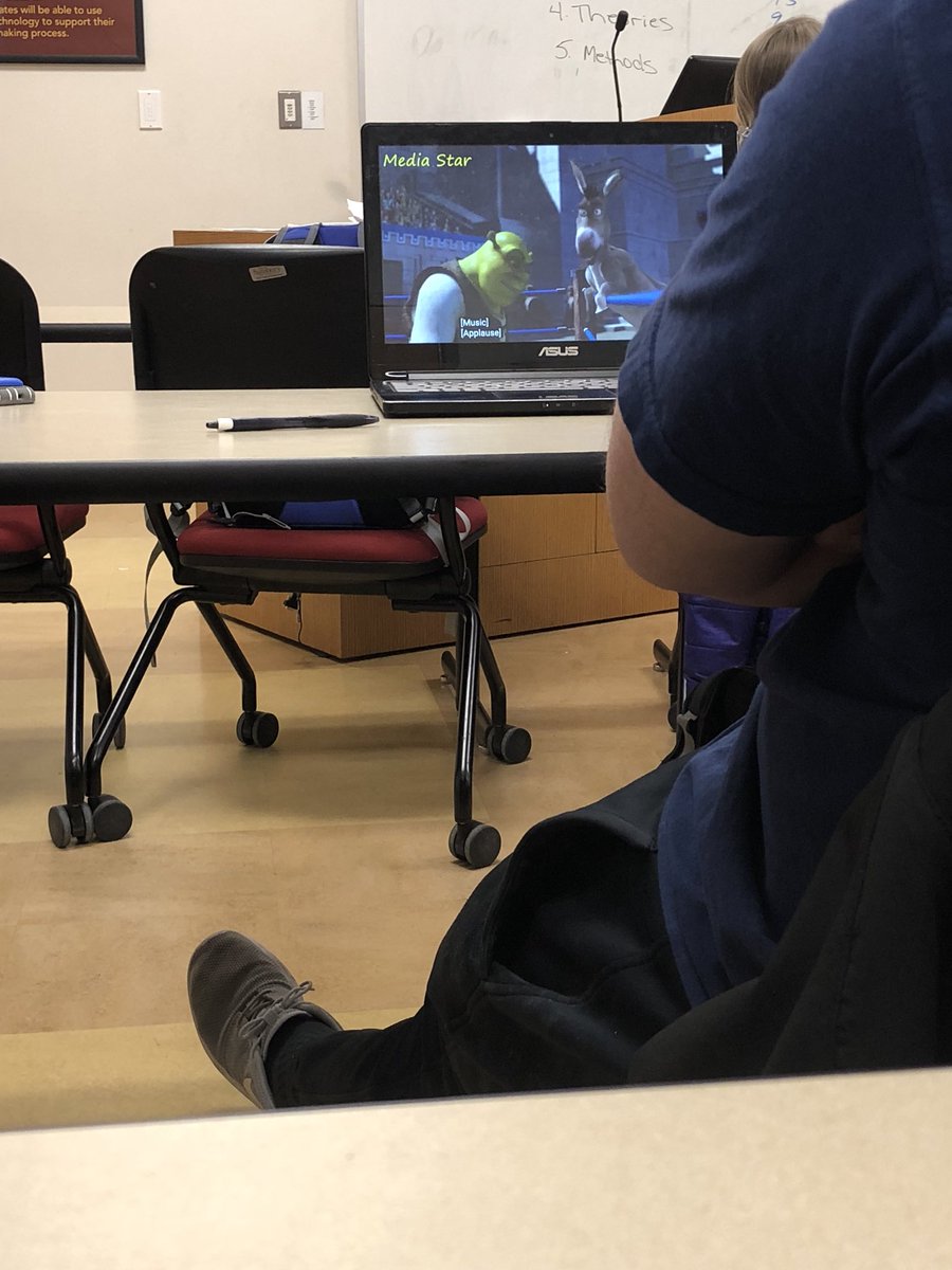 mcelizabeth97's tweet image. Make friends in your classes