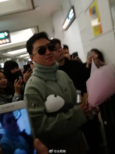 R96RK's tweet photo. Seungri before and after you give him a panda plushie. https://t.co/Ibkrhf1BhN