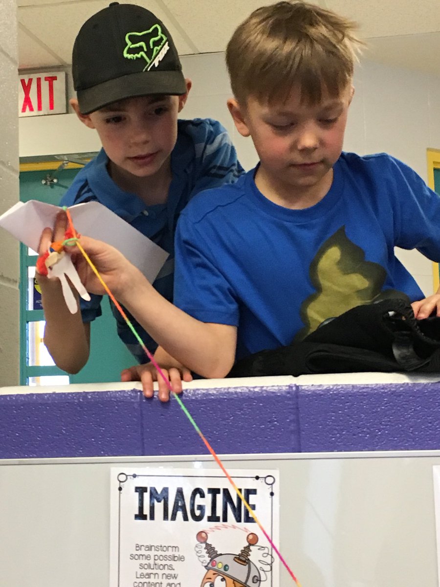 2MmePage's tweet image. March #Maker Challenge. Help Jack get down the beanstalk safely. Use Habit 2: Begin with the end in mind!  What creative kids!  #rvsed #sparkshiftlab