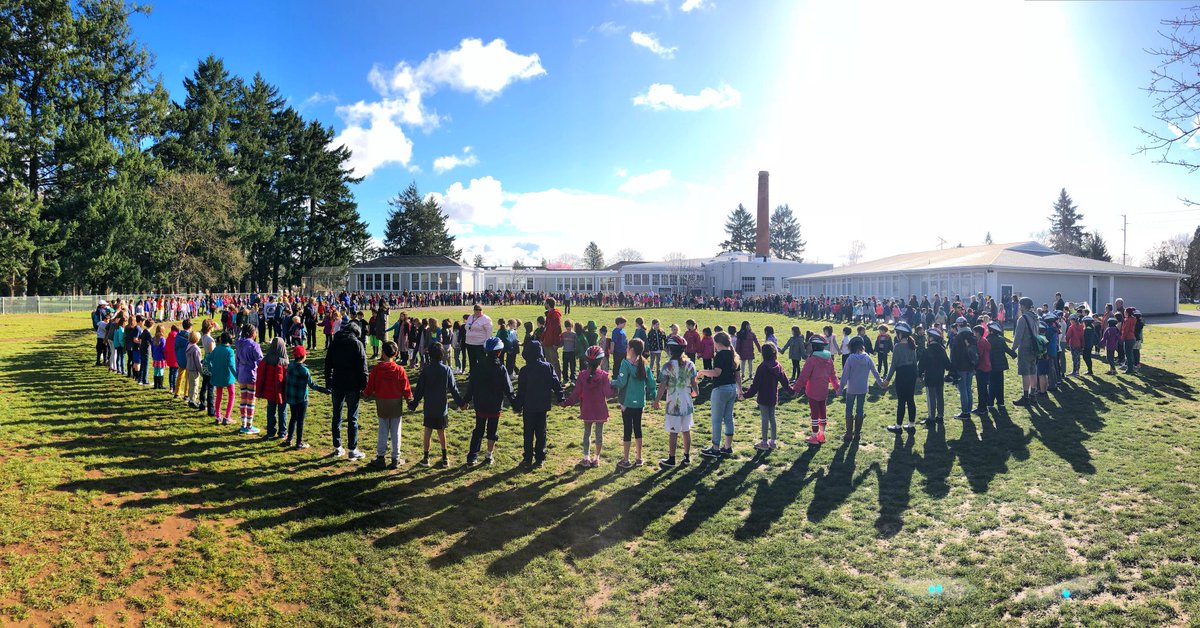 WoodstockPPS's tweet photo. #WoodstockPride #UnityCircle #WeAreWoodstockStrong https://t.co/jKtH1a584Y