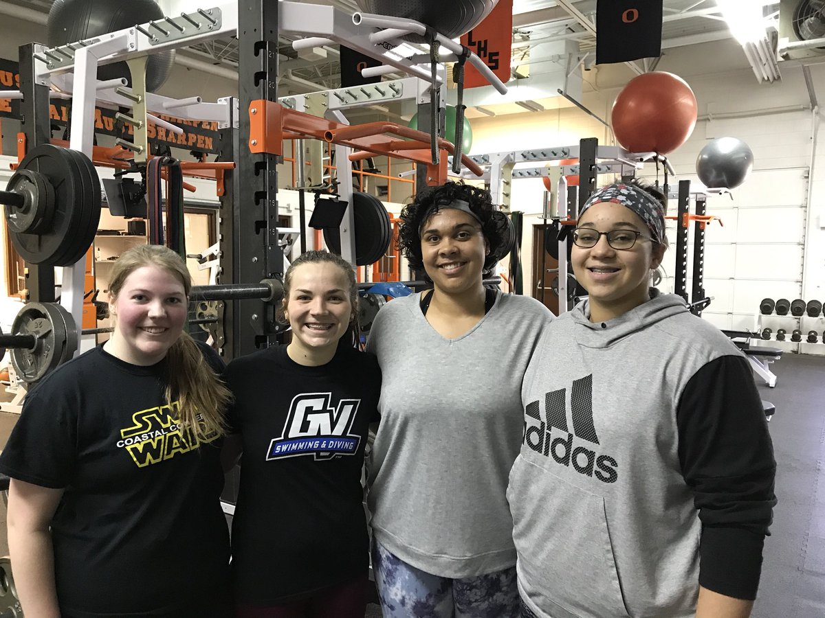 Oriolestrength1's tweet photo. Alumni π¨!! Missouri Valley Conference Indoor Shot Put Champion Brandy Thomas doing a little training with some current LHS throwers. #LHSROCKS #redbirdthrows #rogersathletics #trainheroic #illinoisstateathletics https://t.co/SpvPqp5DkI