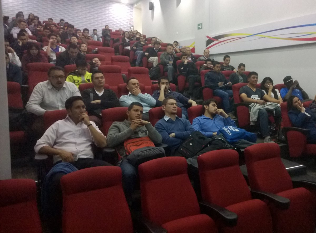 ConRolandoAndo's tweet photo. Auditorio lleno para #RolandoConlasGeeks en @Colombo_Germana con @Tatiana08022818 y @genomma https://t.co/mSAJR0fg5G