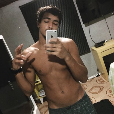 Folleymusic's tweet photo. #NovaFotoDoPerfil https://t.co/P6KfwHLliN