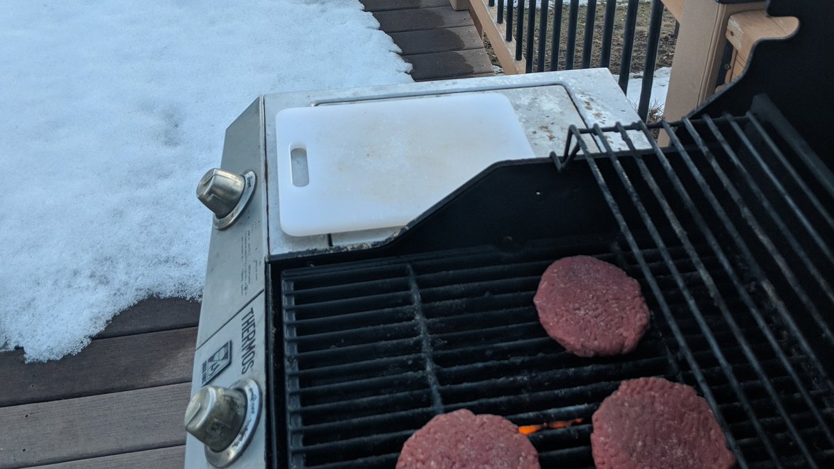 jvmarkert's tweet photo. #snowgrillin https://t.co/RMhxM1ms9z