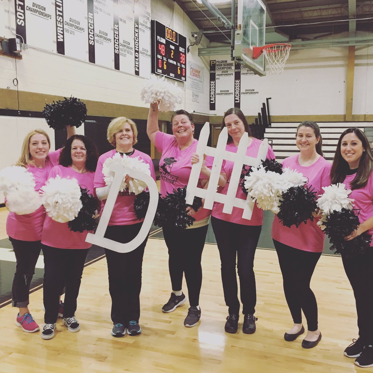 SenoritaDeSousa's tweet photo. Teacher squad #studentfaculty #teacherswin #gohomeseniors https://t.co/zWcncOQMsb