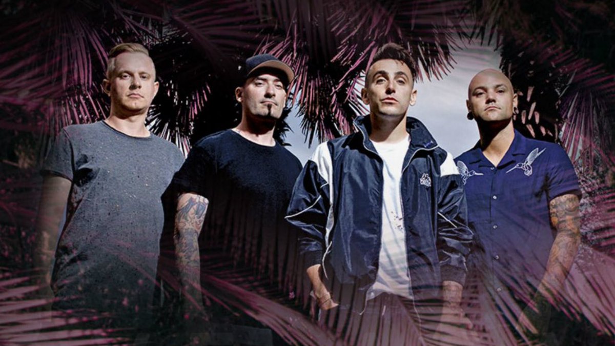 nikkiham01's tweet photo. @JacobHoggard @TommyMac1 @daverosin @JBeniDrum @Hedleyonline .... Hello.!
It’s okay 
I don’t care 
What they say
It gets better don’t ever lose hope.!!!
Never giving up
Not the end of the show.!!!!
I’m not scared
Don’t let go
Don’t say goodbye.!!! 
Just say hello.  💙🖤💙🖤💙🖤 https://t.co/nYYTW6LsW7