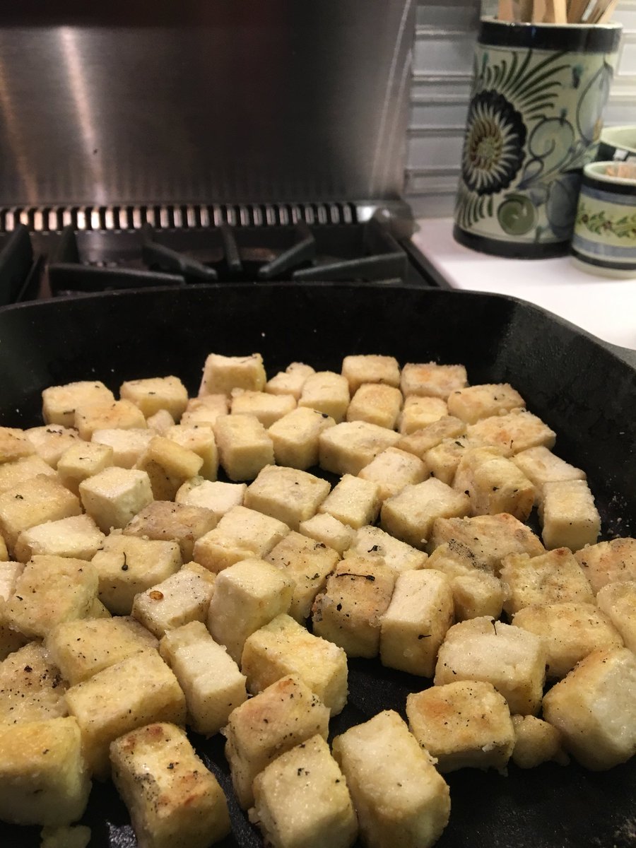 StaceyBacaABC7's tweet image. And dinner is served!! Tofu. My 1st attempt. I’m not excited. #iwantpizza #tofu #tryingtobehealthy #poorhusband