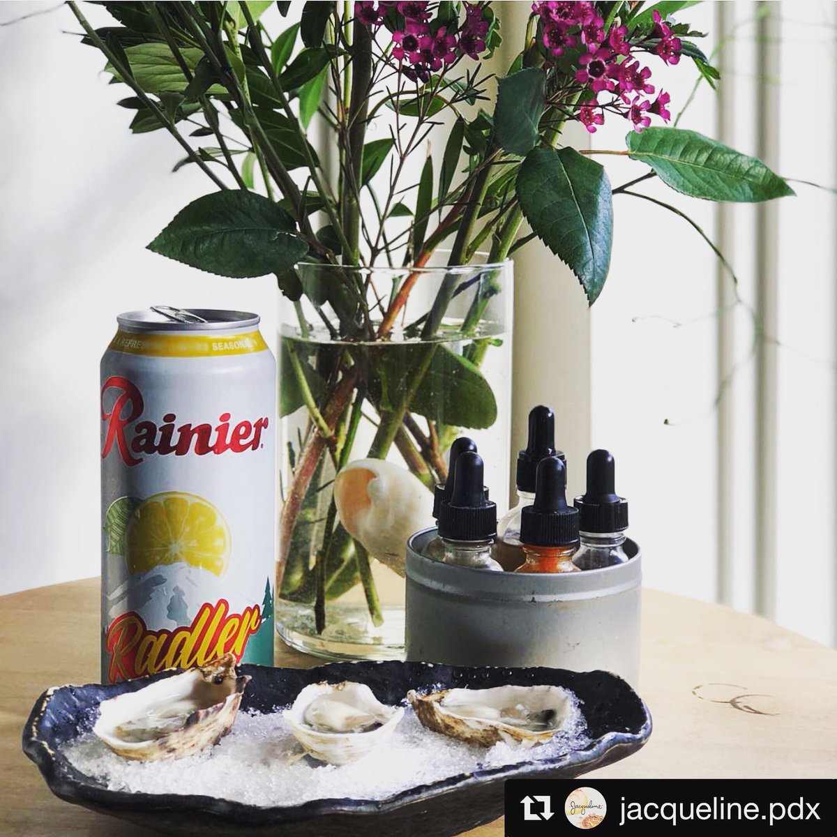 RainierPDX's tweet photo. Keep Portland Rad. 
#rainierradler #spring #oysters #yummy #beerme #rainierbeer #pdx #pnw #vitaminr https://t.co/RpoRwCcoRG
