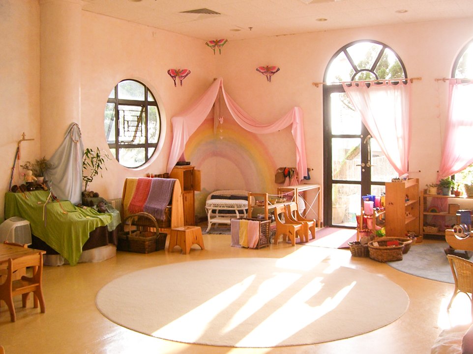 MissCharizma95's tweet photo. These images remind me of the Steiner kindergarten and school that I went to when I was little. How beautiful are these set ups?! and look at all the natural materials and sunlight :) #ACUedu_p https://t.co/KMVRUpPHVp