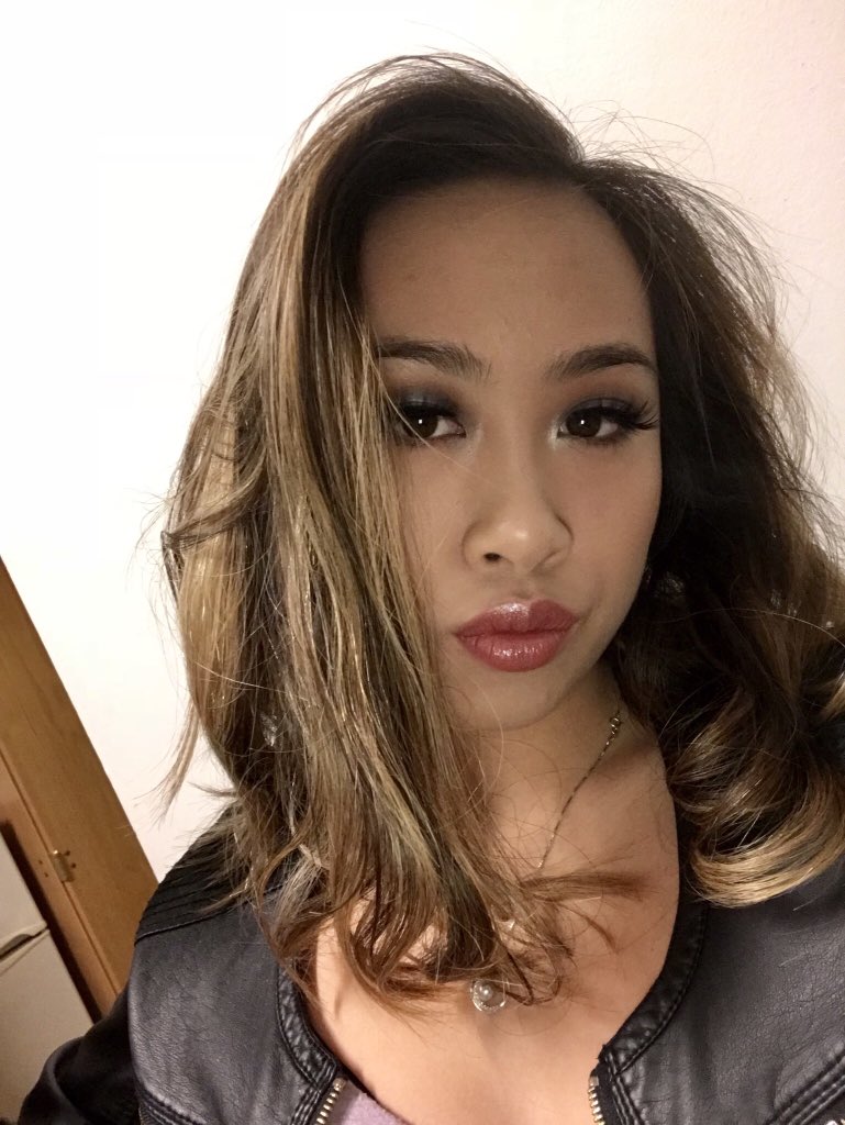 makeupbytrina's tweet photo. messy hair clean makeup 🤷🏻‍♀️ https://t.co/l8JMdsxWBZ