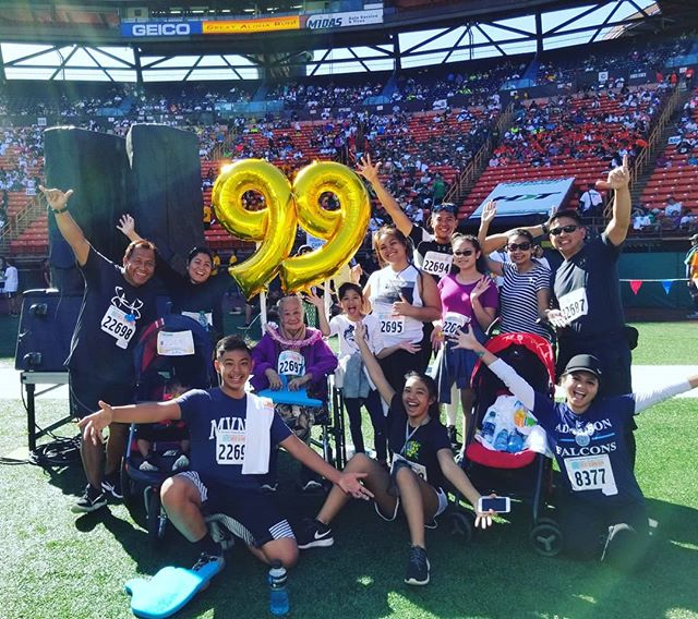 greataloharun's tweet photo. A treasured moment for this 'Ohana finishing the 2018 @HawaiiPacHealth #GreatAlohaRun with their 99 year old Lola... β€οΈβ€οΈβ€οΈβ€οΈβ€οΈ#gar2018 #healthierwithaloha #sharingaloha #repost via @plexusaloha https://t.co/ikusynnArC