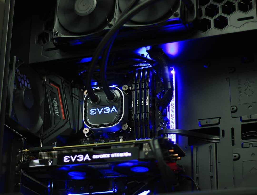 Timo_Tech's tweet photo. Finished product! #pcmr #pcmasterrace #cemr #gamer #streamer #geek #inwin #303 #evga #teamevga #westerndigital #intel #i7 #8700K #gigabyte #aorus #Z370 #G.skill #nvidia #gtx1070ti #samsung #960evo #liquidcooled  #modrigs https://t.co/eaGvMRJ6Bv