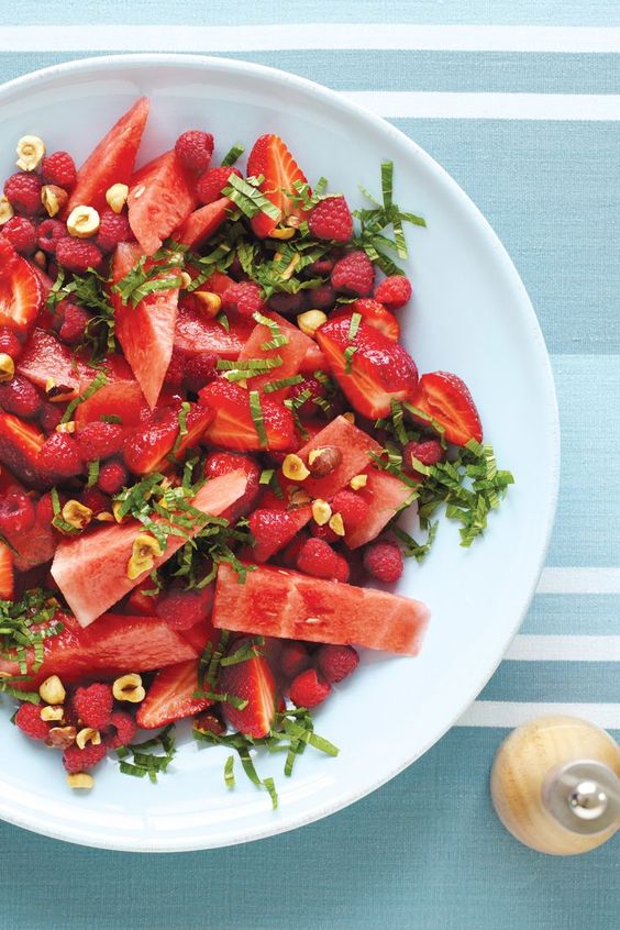 Save your dollars, and pack your lunch for work or uni with this simple watermelon, raspberry &amp; mint  salad 🍉 this won't put a dint in your wallet 💰
—
All you need is .....
#loveyomelons #h2melon #melontoyomouth
