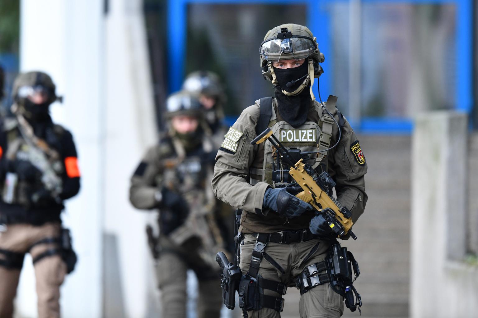 Southwood Twitter પર T Co Gcwn8icass ドイツの警察の人がg36やmp7などの超かっこいい鉄砲を持っています Southwood Twitter પર T Co Gcwn8icass ドイツの警察の人がg36やmp7などの超かっこいい鉄砲を持っています