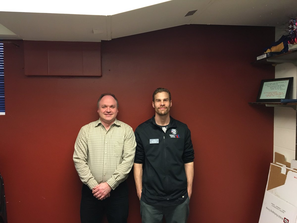 WDVA's tweet photo. #WAVetCorps at Spokane Falls Community College serving veterans on campus and in the community! https://t.co/2jWehroWja