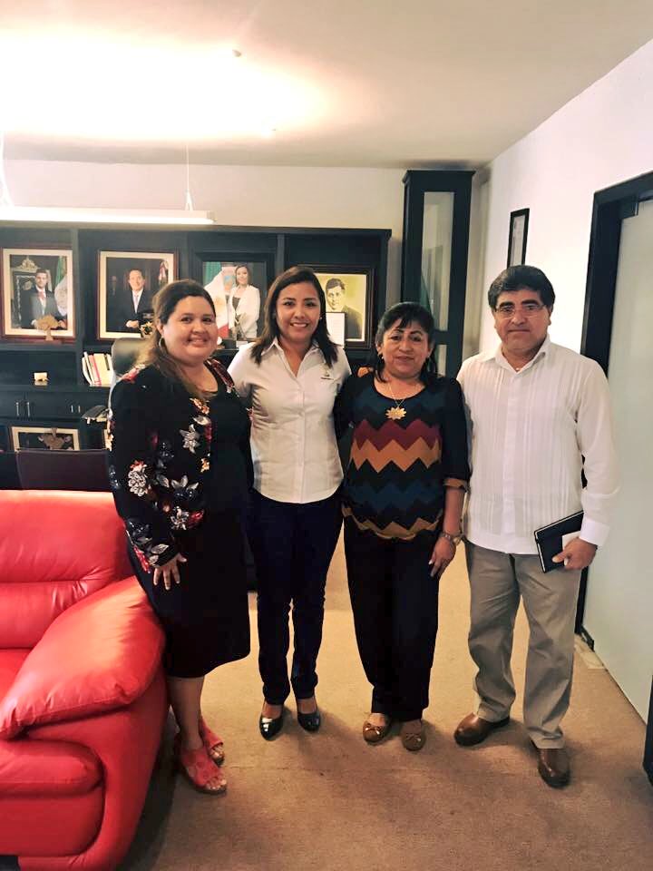 PaolyPerera's tweet photo. Un gusto recibir y trabajar junto a los directivos de nuestra escuela Secundaria "Leona Vicario" donde muchos Carrilloportenses vivimos momentos especiales, aprendizajes, amistades y maestros que por siempre estarán en nuestros recuerdos y corazones. #OrgullosamenteEgresada❤️ https://t.co/jVXtQ9ommv