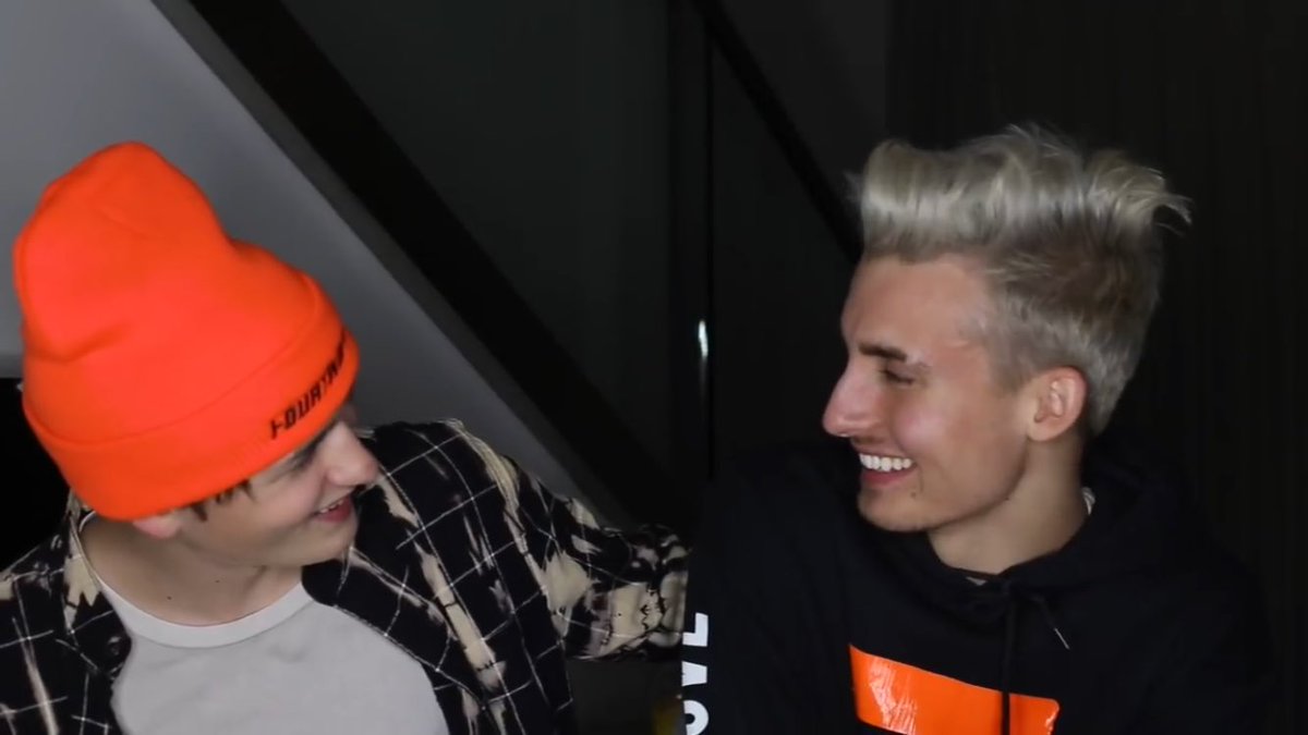 thamsxx's tweet photo. I just finished watching the video and I can not stop laughing LOL
@CrawfordCollins and @WeeklyChris you’re guys so funny 
Link: https://t.co/K9HnegbuXh
#CollinsBrothers https://t.co/JcnjruEmZz