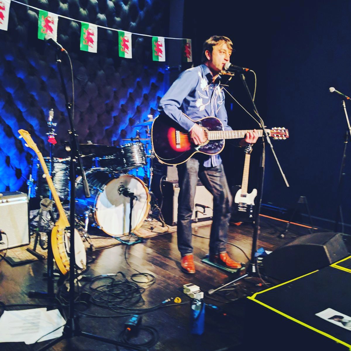 FocusWales's tweet photo. . @CReesMusic winning over hearts in #Austin #Texas opening our FOCUS Wales showcase at @SXSW 2018! 🌵🏴󠁧󠁢󠁷󠁬󠁳󠁿🇺🇸 #WelshMusicAbroad #SXSW2018 #FOCUSWales2018 @visitwales @WAICymruWales @Arts_Wales_ @trackdmusic https://t.co/P570NQxV4y