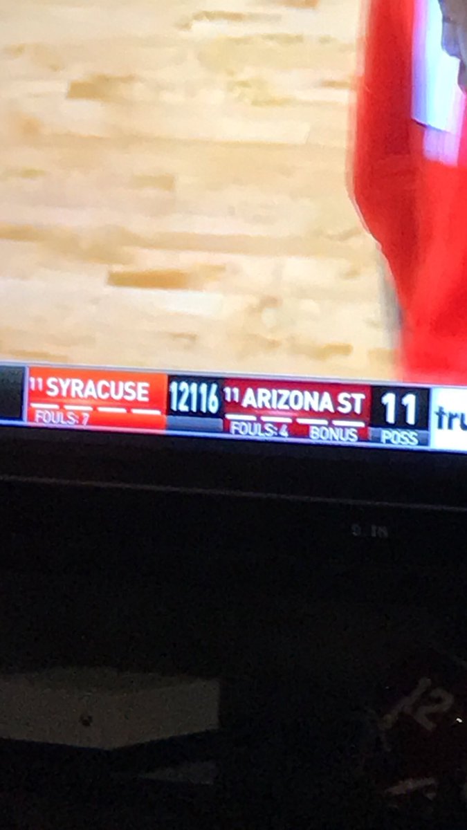 coreythacker20's tweet photo. Close game. #MarchMadness Cuse is on 🔥 https://t.co/2wyDlTBSFK