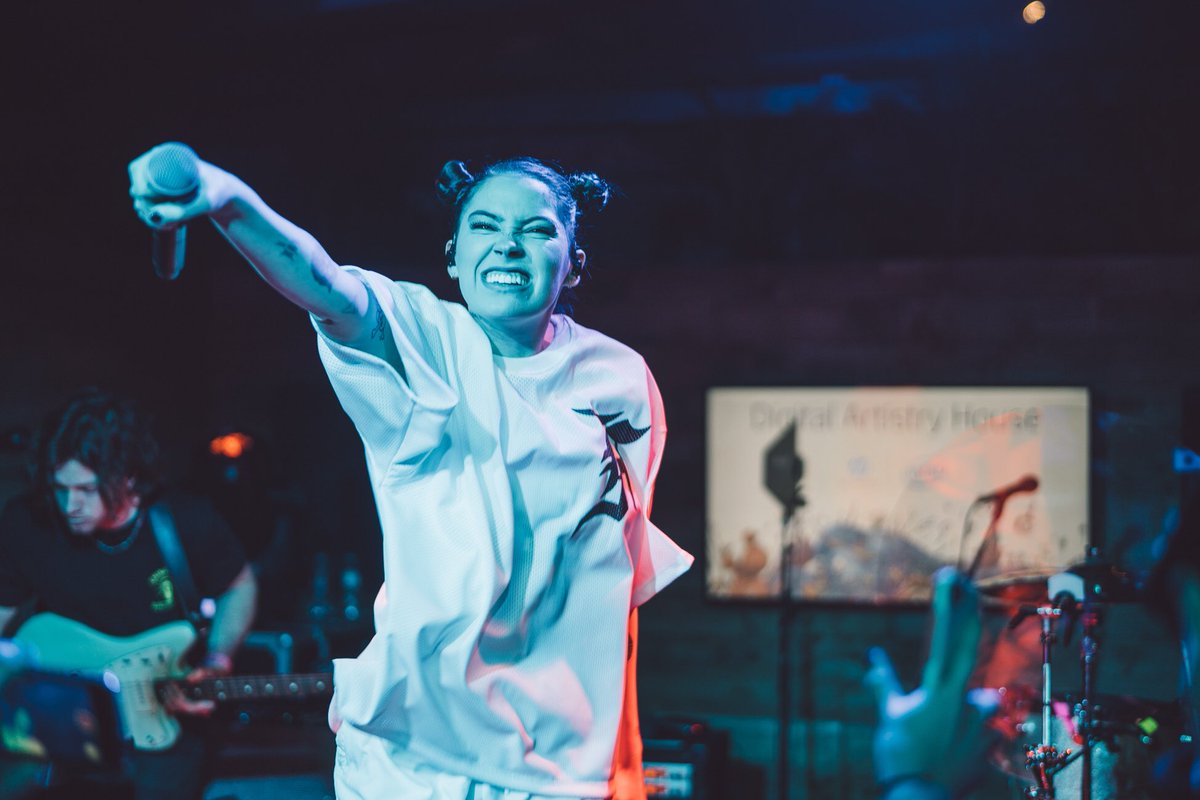 bishopbriggs's tweet photo. Thank you so much for having me @hp and @intel! Last night was INSANE! 🌟🌟🌟🌟🌟🌟#hpsxsw 📷@JNSilva_ https://t.co/q98yivurZn