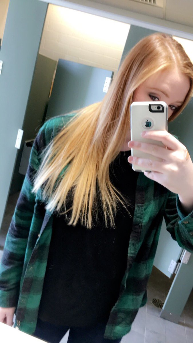 raeeethompson's tweet photo. Yearly hair appointment was a success😍 #helloblonde https://t.co/Gc1IQE97X7