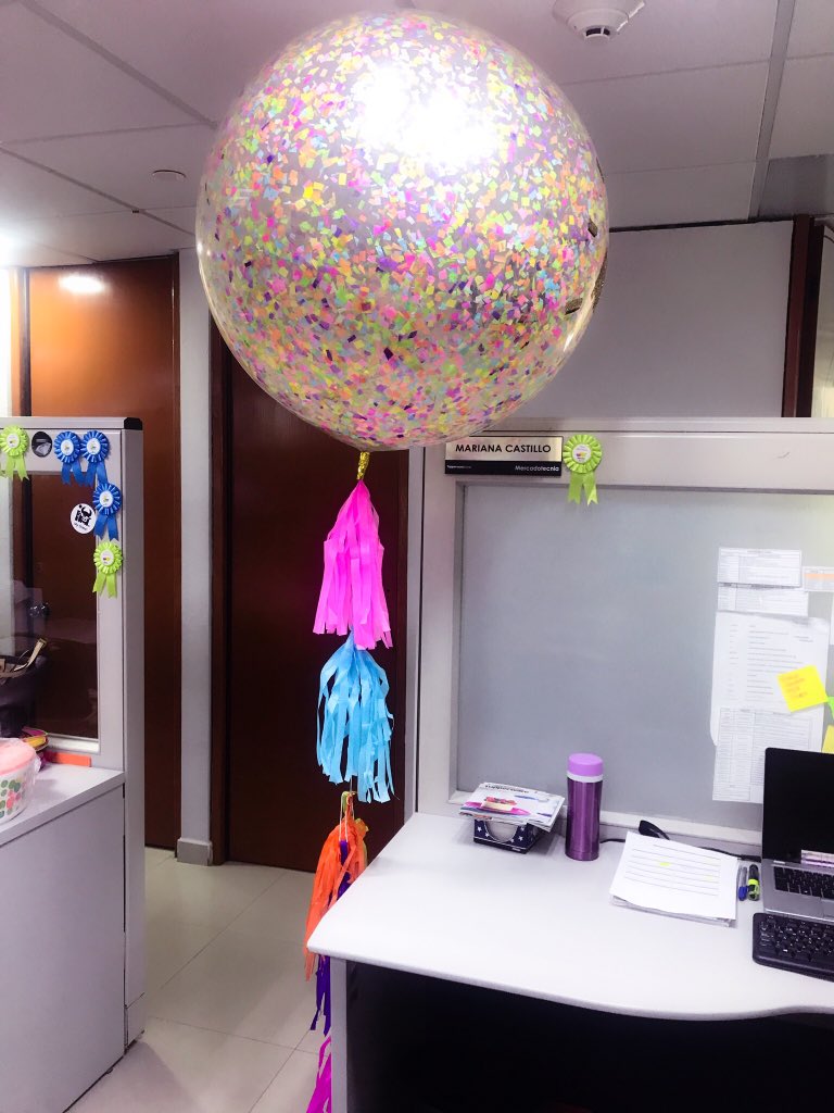 marianahuanaco's tweet photo. Sorpre para alivianar a 🐰 workaholic grinch. ¡Gracias por ser la mejor decisión! #Sorpre #PretextoRomantico 🐰♥️🐠🎈🙃 https://t.co/1z3wTjjvq1
