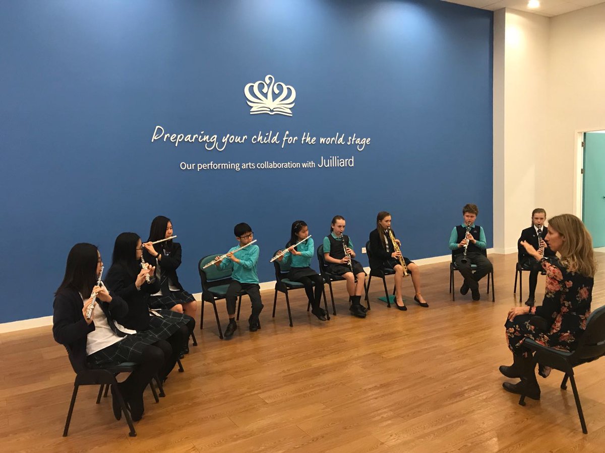 NAISPudongMusic's tweet image. A great woodwind masterclass to kick start the day with our Juilliard Alumn visitor with @fluterscooter Andrea Fisher #NAEJuilliard #NAISPudong