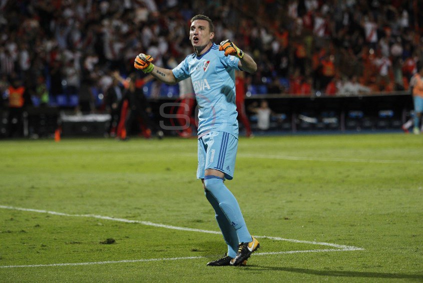 SC_ESPN's tweet photo. ¡Con alma y vida! Así gritó Franco Armani el segundo gol de River ante Boca en la #SUPERCOPAenSC. Por ahora, el arquero es la gran figura del partido. https://t.co/FzlJEzf3lE