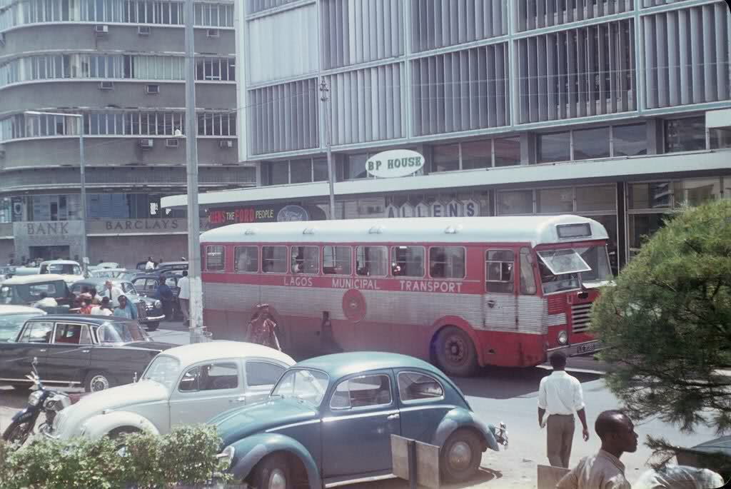 phadziloni's tweet photo. #TBT.  Downtown Lagos in the 70's,ever busy &amp; beautiful.  #FadeyiLagos. https://t.co/Mo1sORecPq