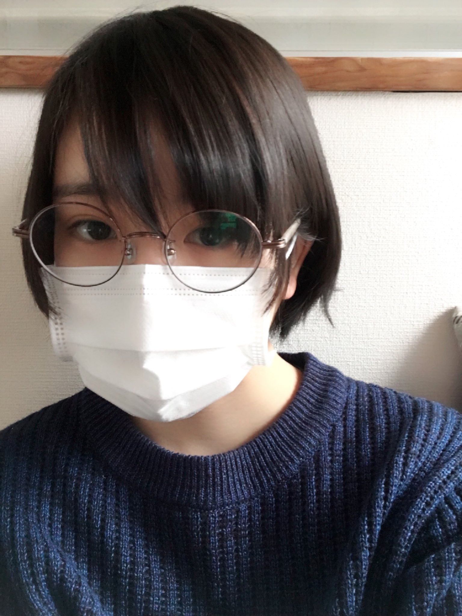 تويتر 湯木慧 Hakobune個展やります على تويتر もう変装してるみたいだけど 花粉でマスクは必須だし花粉でコンタクトができないからメガネだし でもどっちもするとメガネ曇るし もうほんと花粉いや 今日は風も強いしもう いやっ T Co Y9fuisyqfj