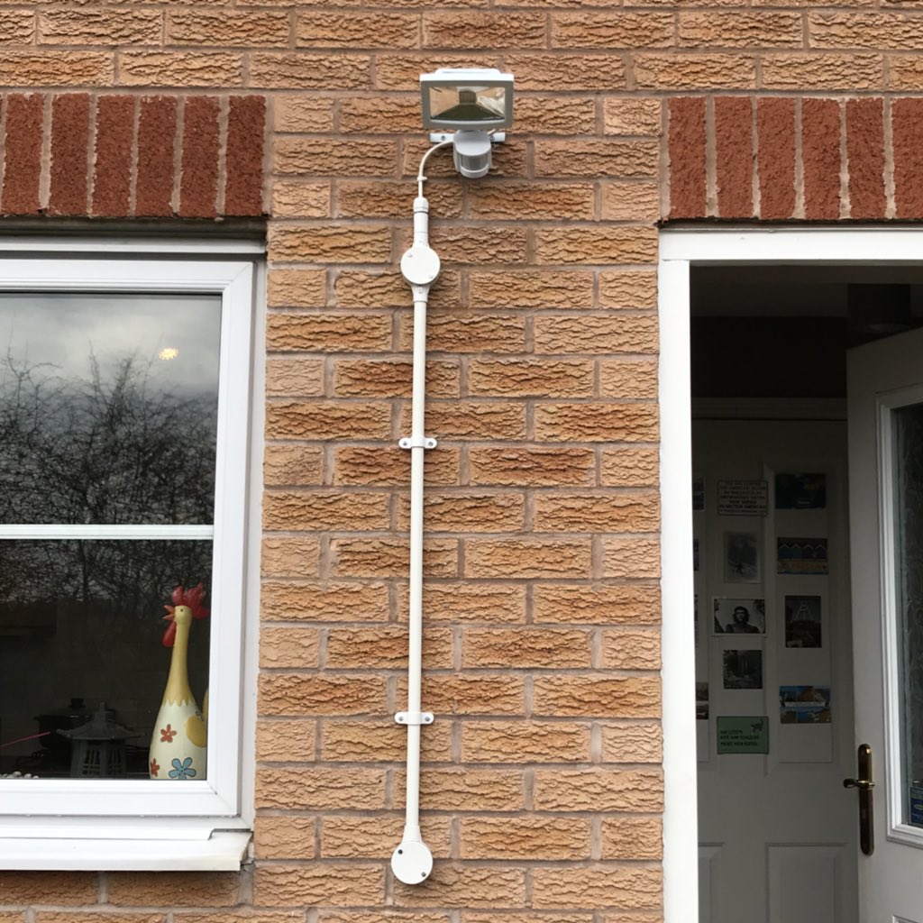 rwselectrical85's tweet photo. Little outside security light install for a neighbour who didn’t want any mess made to the inside https://t.co/HsL4NxmWZy